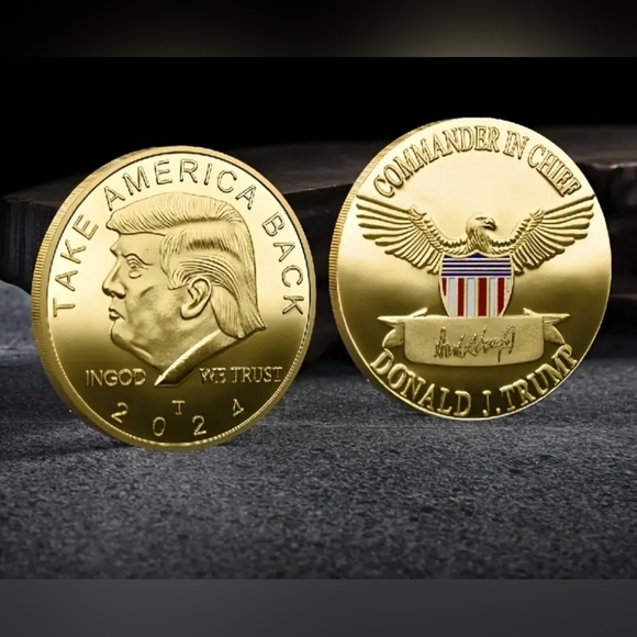 Trump collectible commemorative gold coin.  1.57" in case - Picture 1 of 5
